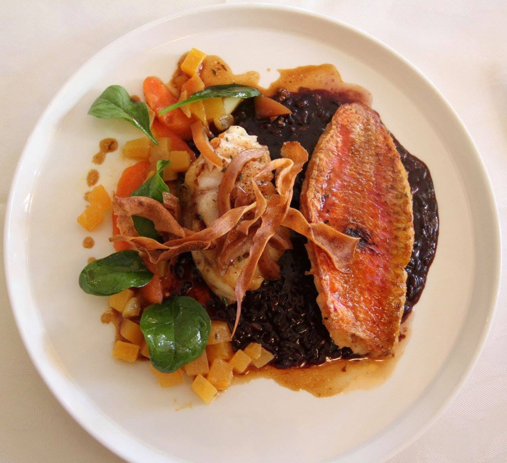 Rouget de roche et riz noir vénéré